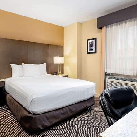 La Quinta By Wyndham Oshawa Hotel Eksteriør billede