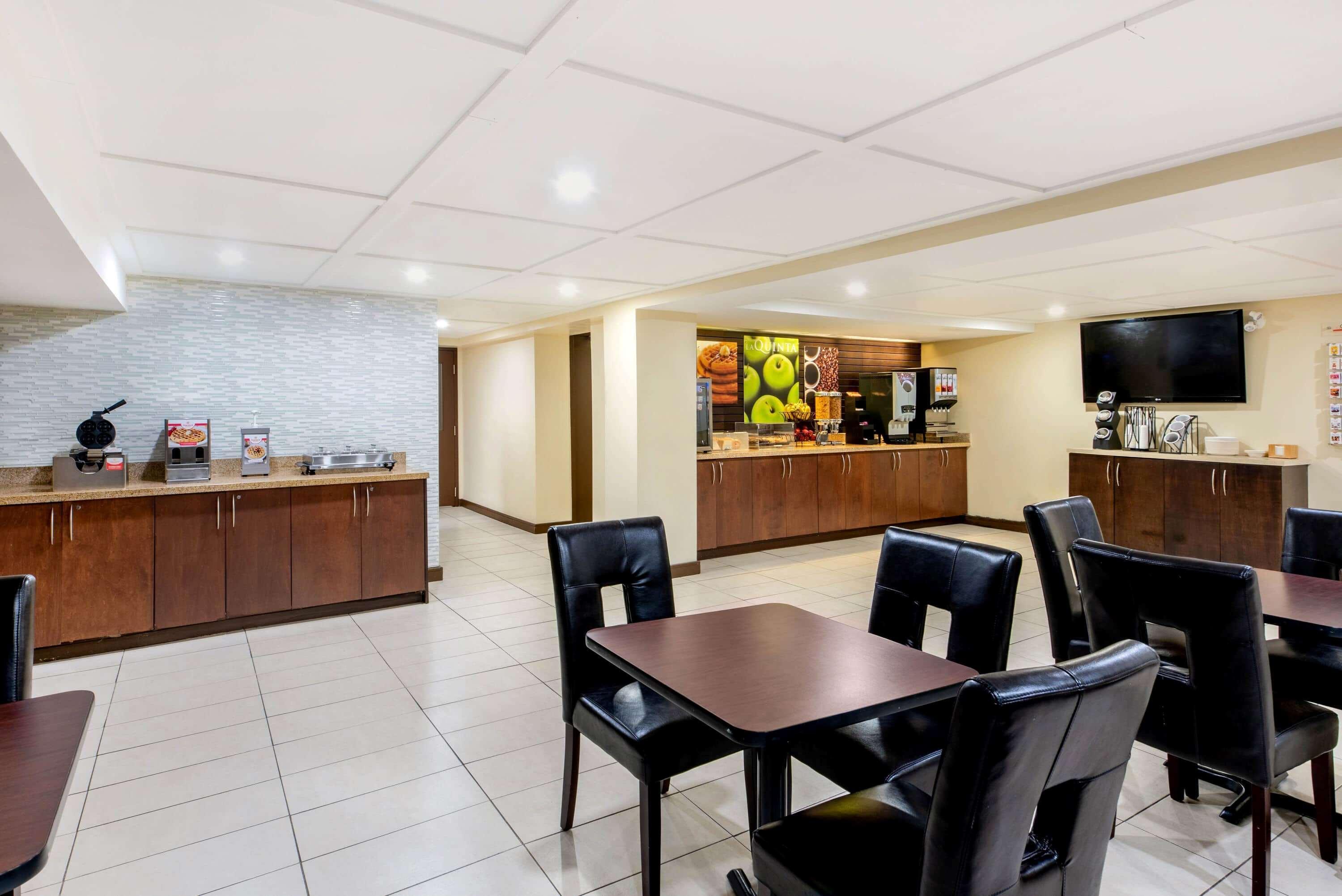 La Quinta By Wyndham Oshawa Hotel Eksteriør billede